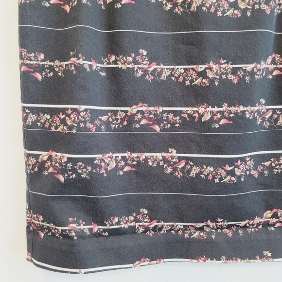 💕Worthington Black Pencil Skirt with Floral & Birds Print Women's Size 8 Petite - Picture 6 of 10
